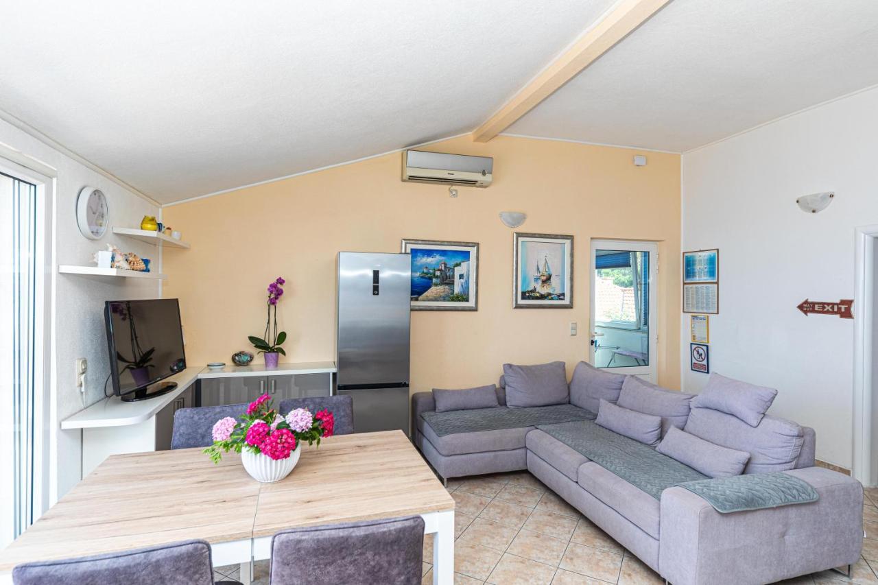 Apartments Villa Nea Leona Trogir Zewnętrze zdjęcie